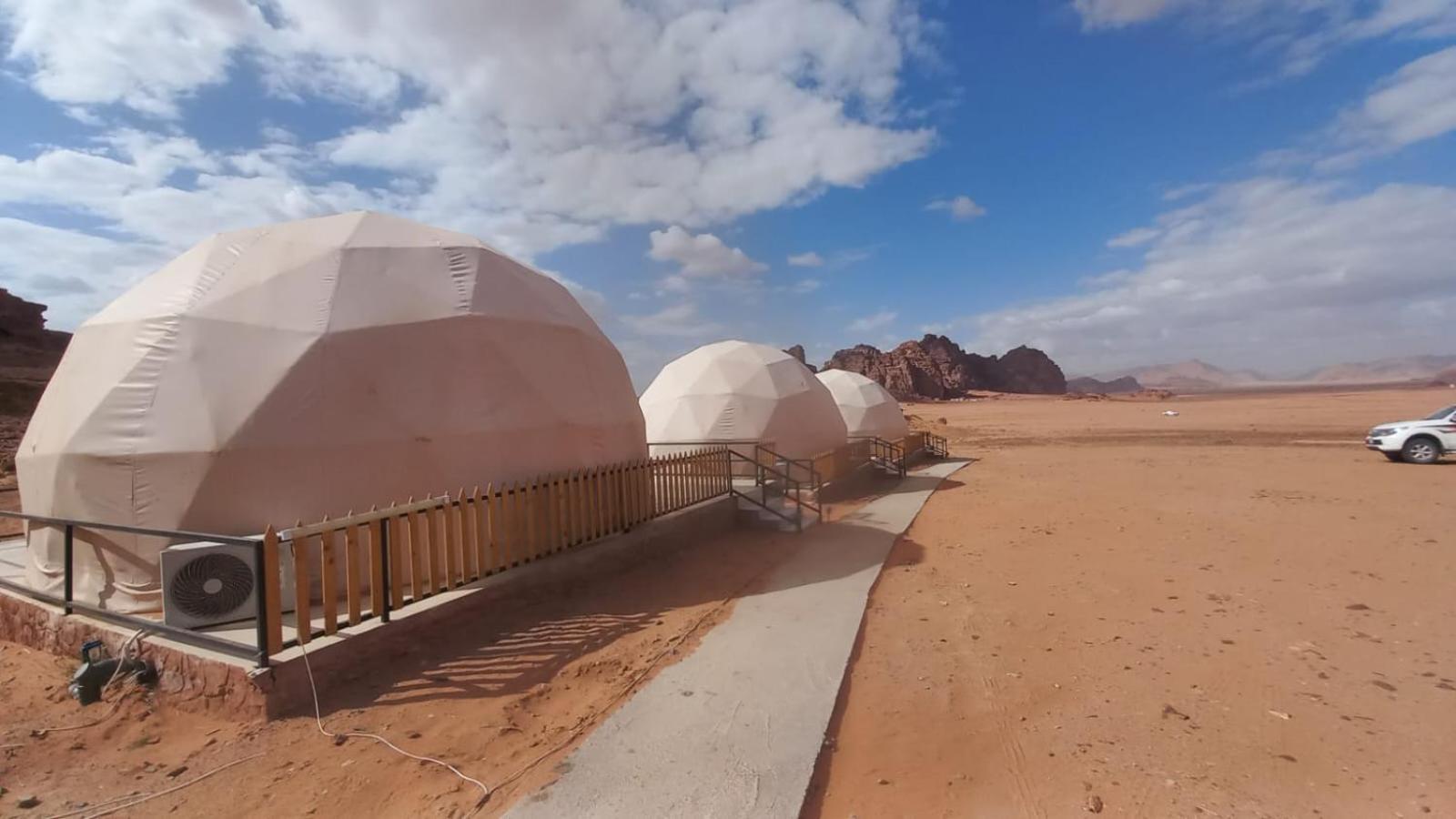 Al Raha Luxury Camp Hotell Wadi Rum Exteriör bild