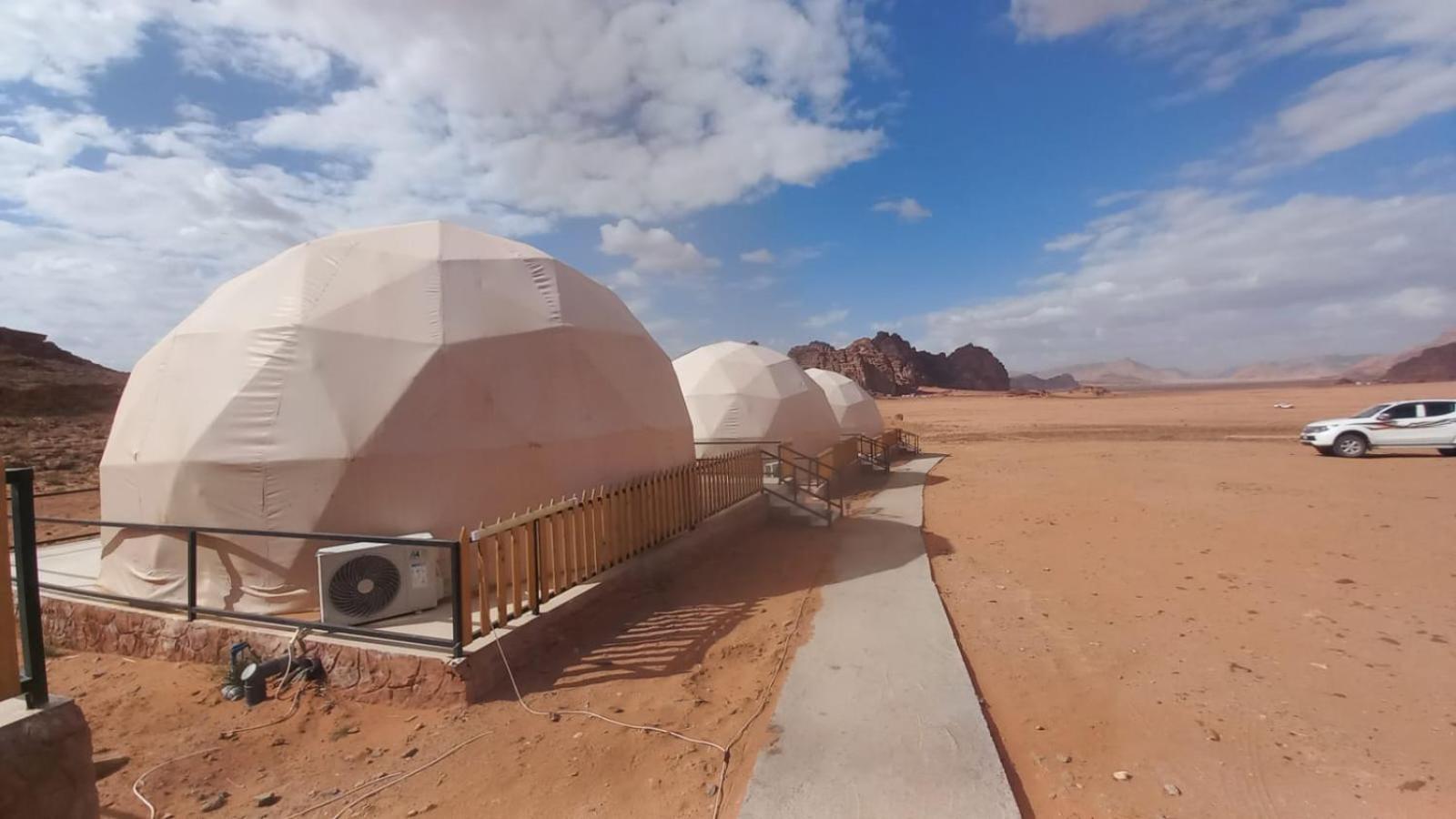 Al Raha Luxury Camp Hotell Wadi Rum Exteriör bild