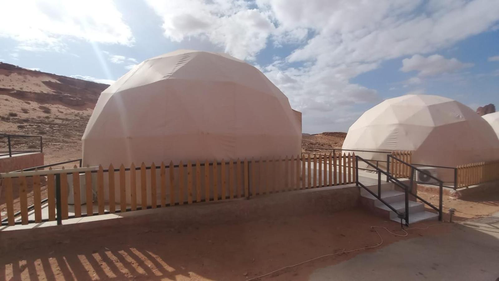 Al Raha Luxury Camp Hotell Wadi Rum Exteriör bild