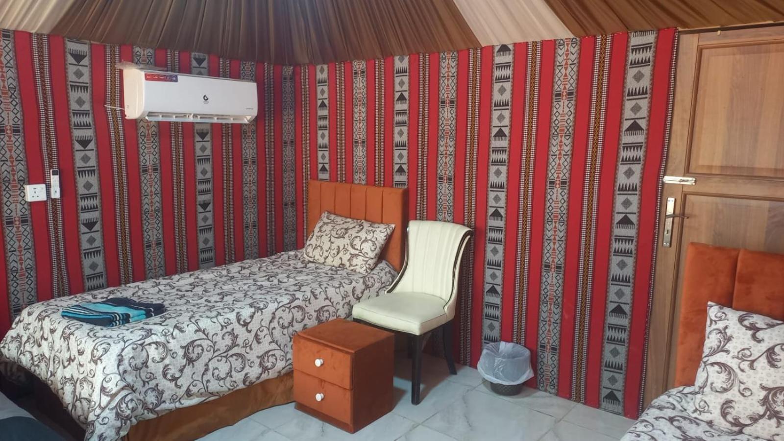 Al Raha Luxury Camp Hotell Wadi Rum Exteriör bild