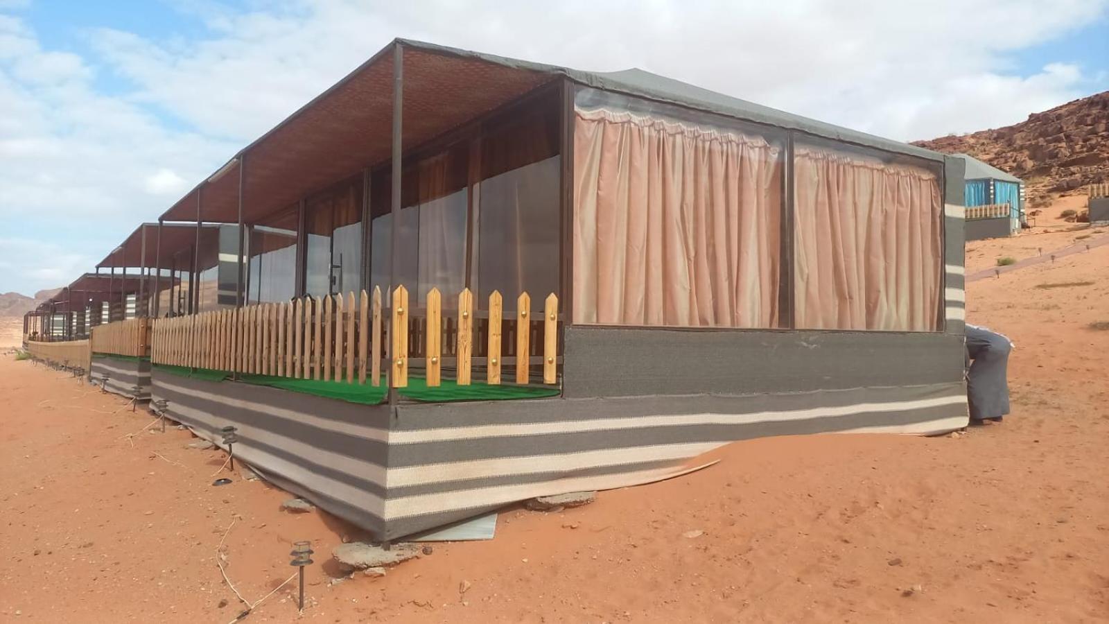 Al Raha Luxury Camp Hotell Wadi Rum Exteriör bild