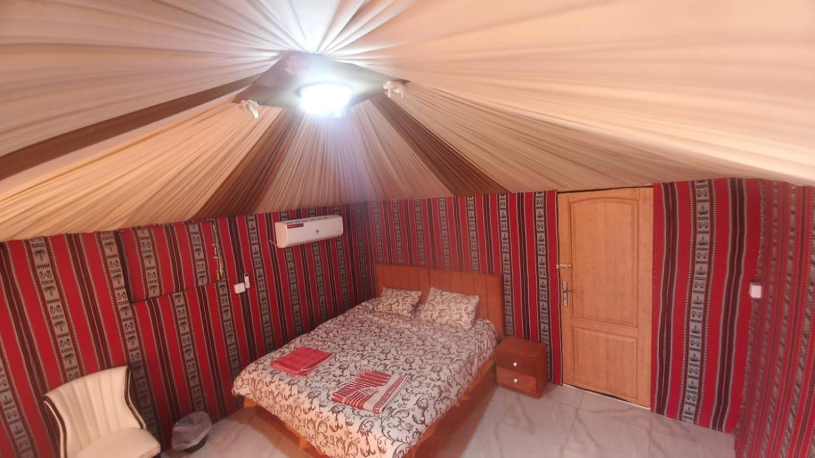 Al Raha Luxury Camp Hotell Wadi Rum Exteriör bild