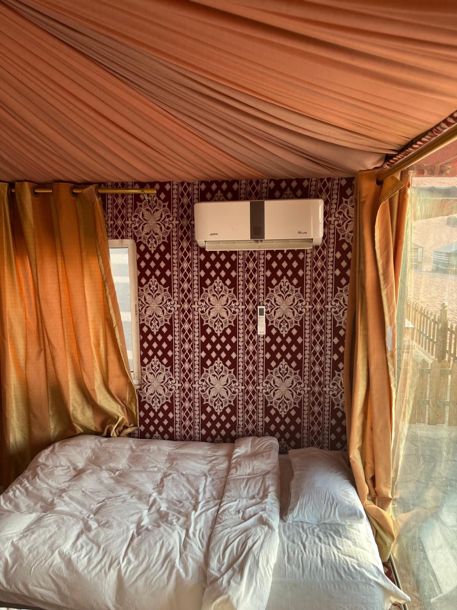 Al Raha Luxury Camp Hotell Wadi Rum Exteriör bild