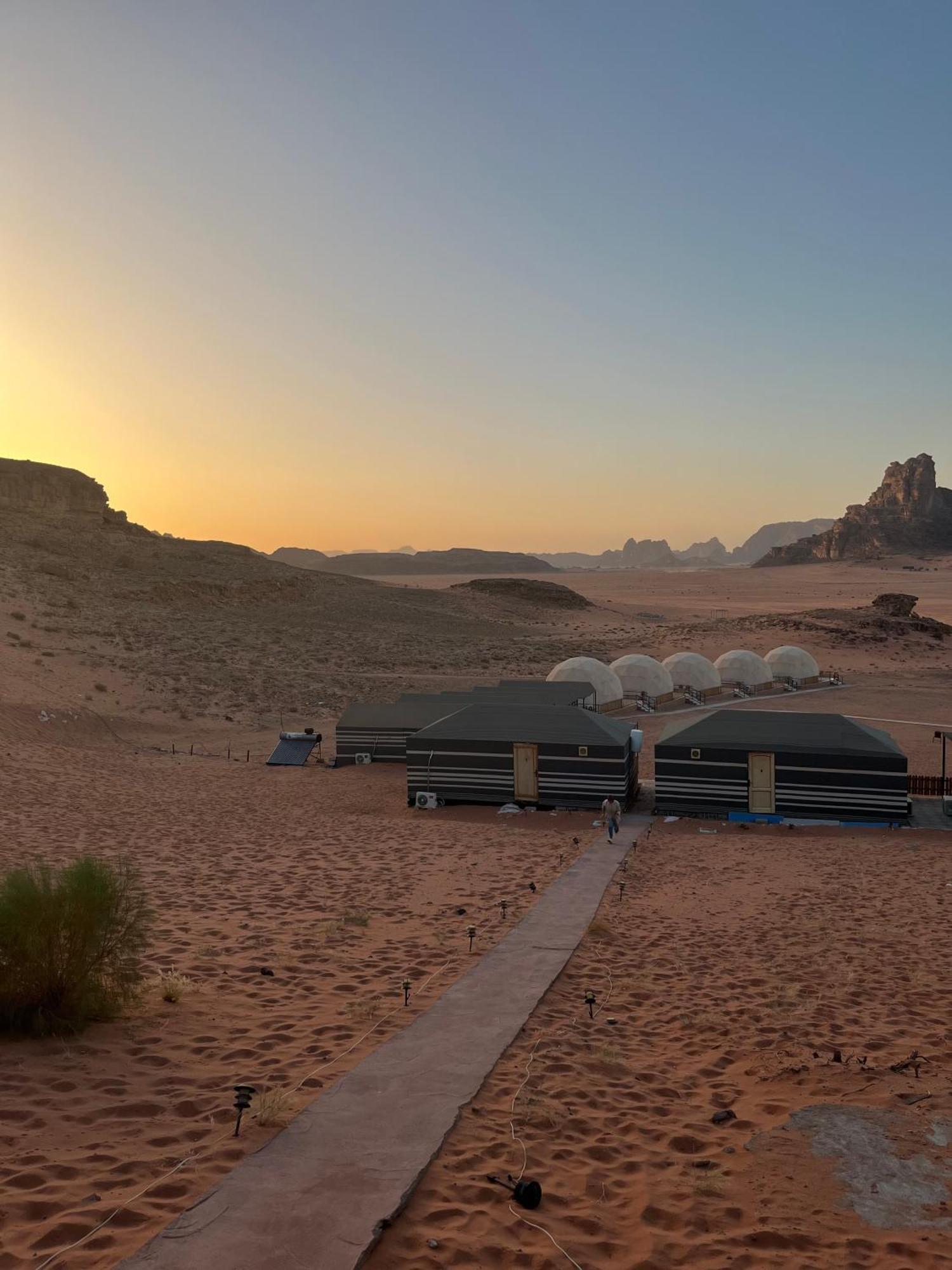Al Raha Luxury Camp Hotell Wadi Rum Exteriör bild